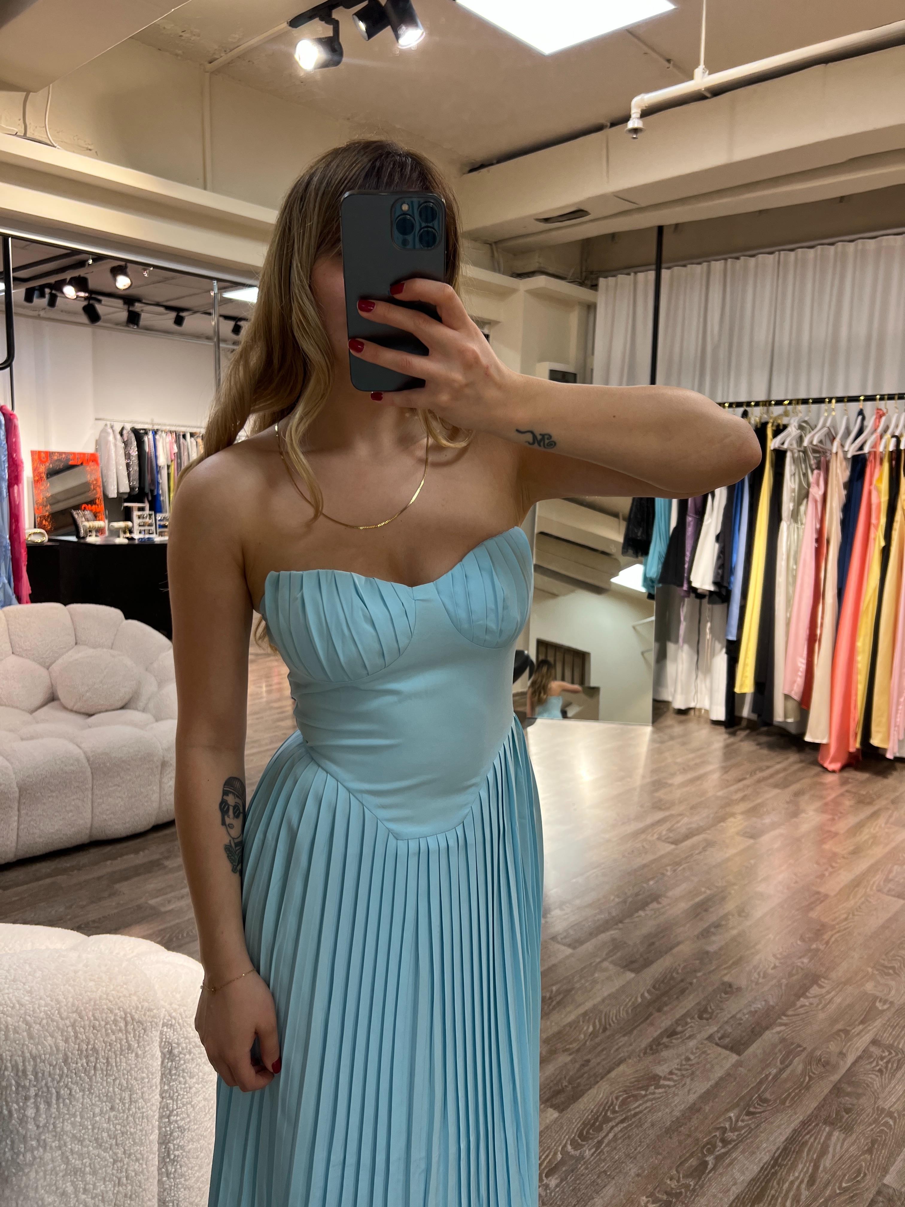 Mavi Büzgü Detaylı Straplez Pliseli Uzun Elbise