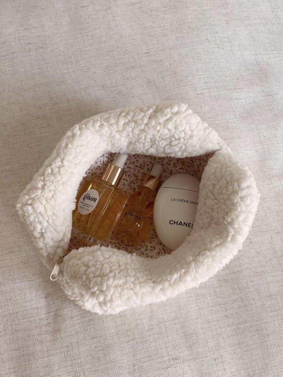 Peluş Ekru Makyaj Çantası