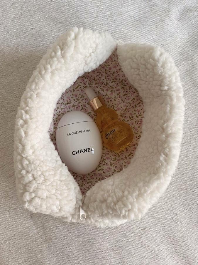 Peluş Ekru Makyaj Çantası