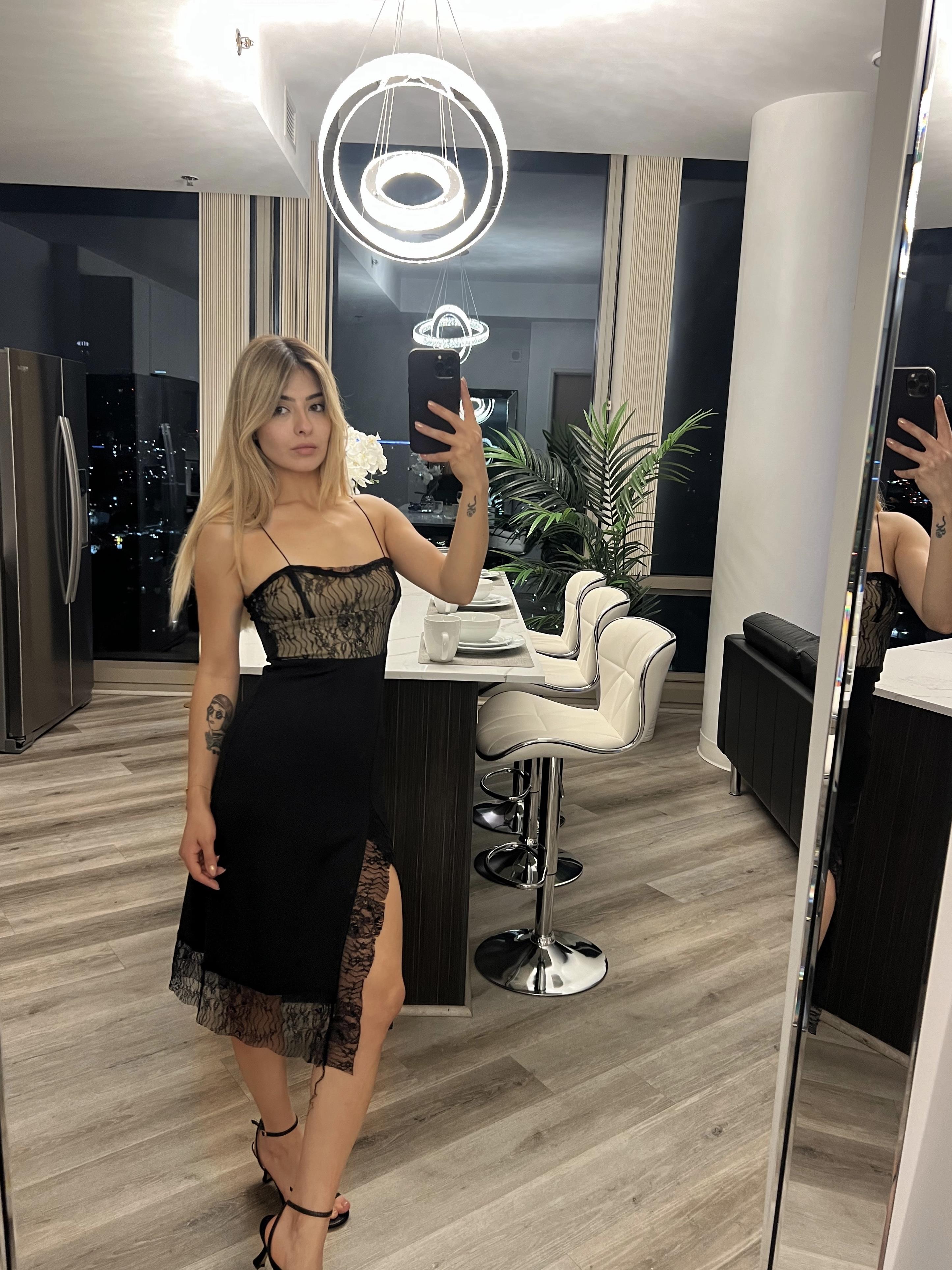 Salara Dantel Detaylı Midi Elbise