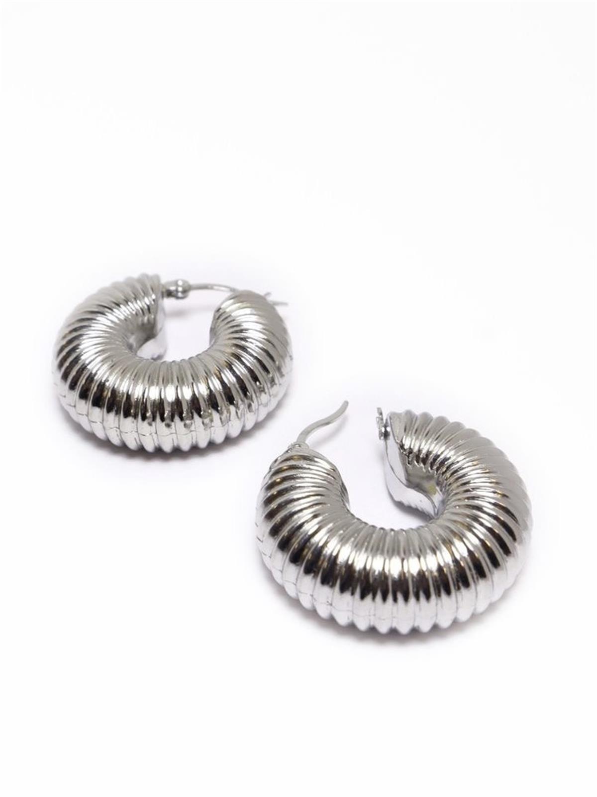 Halka Detaylı Küpe