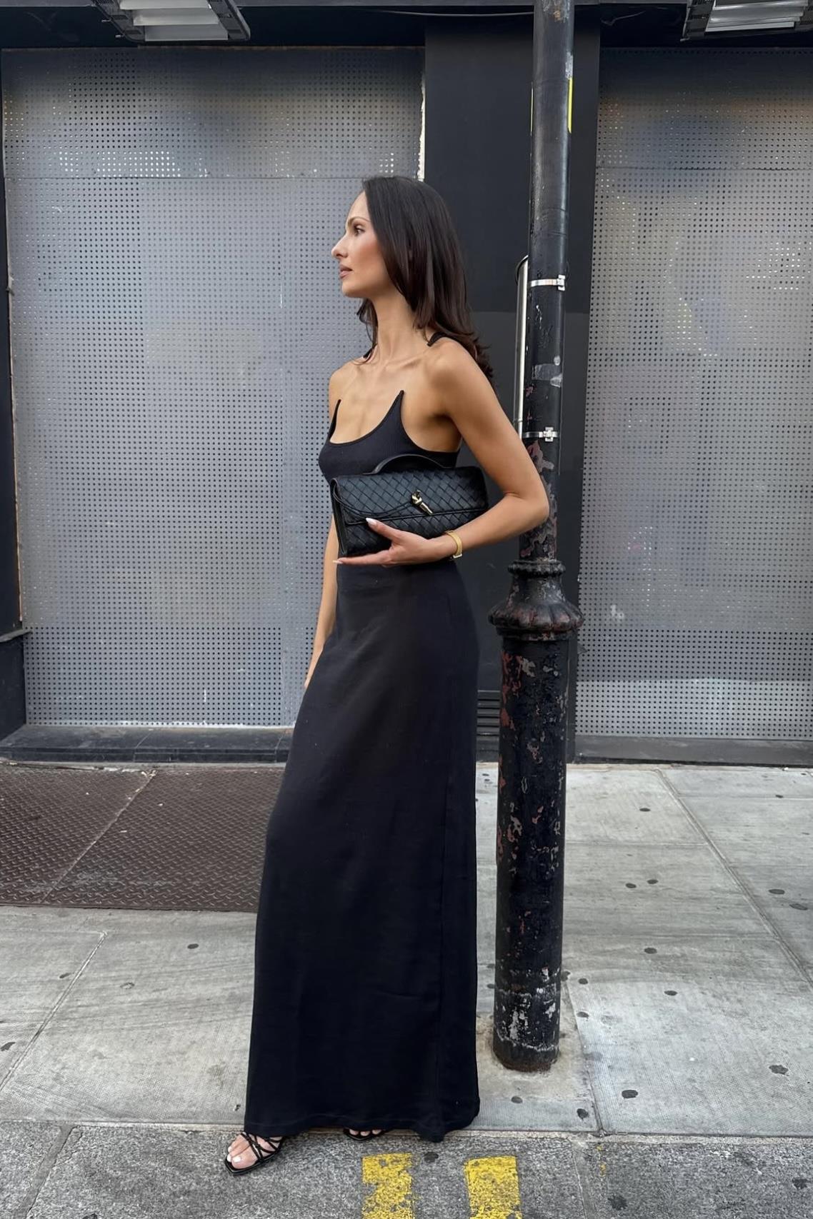 Şeffaf Askı Detaylı Uzun Elbise