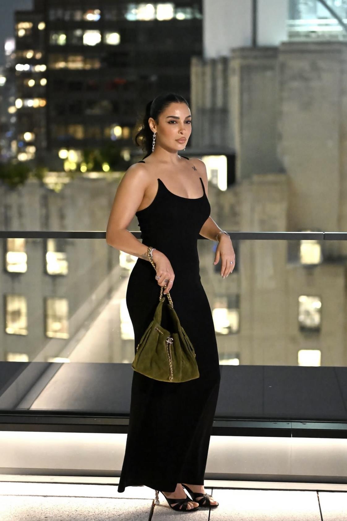 Şeffaf Askı Detaylı Uzun Elbise