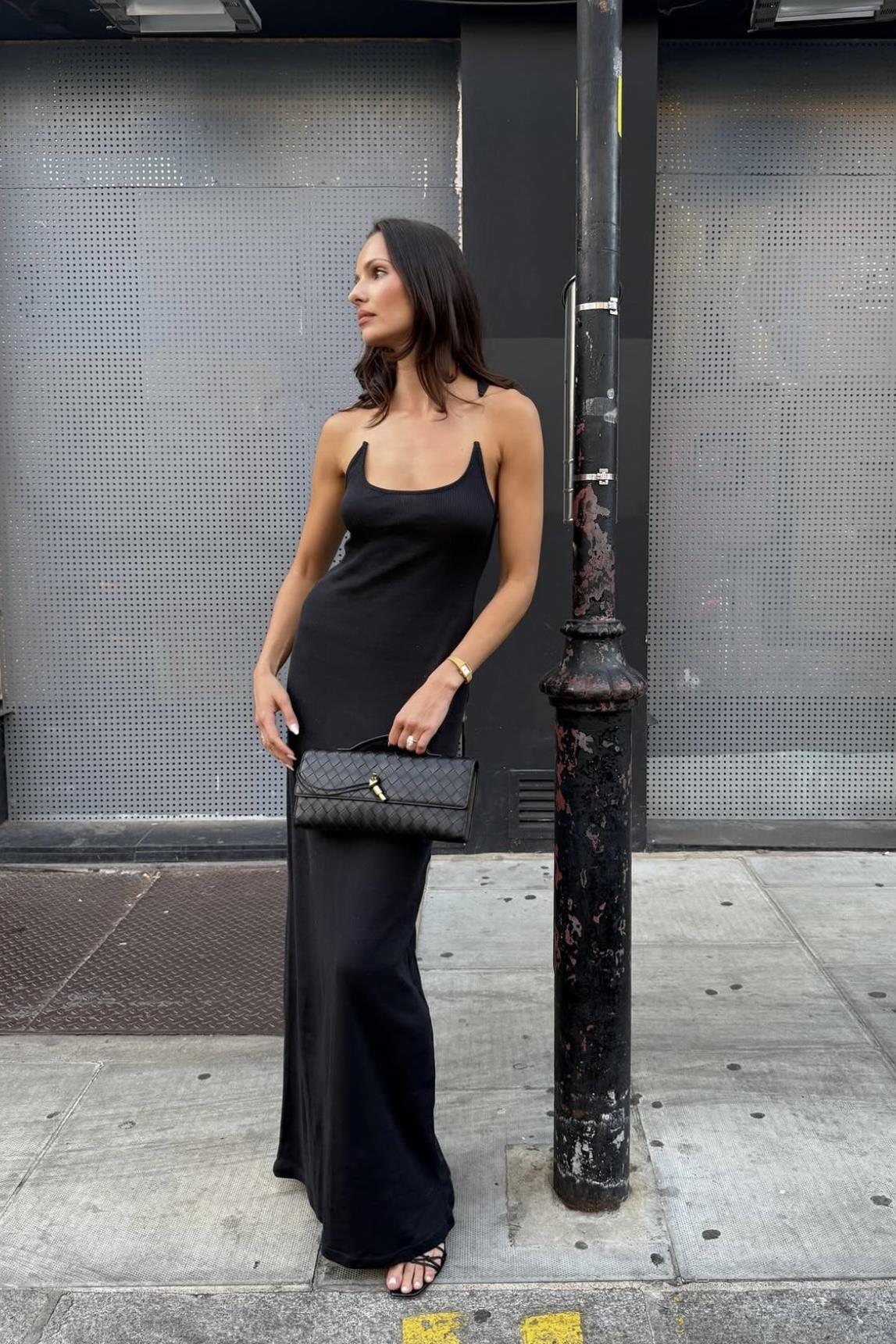 Şeffaf Askı Detaylı Uzun Elbise