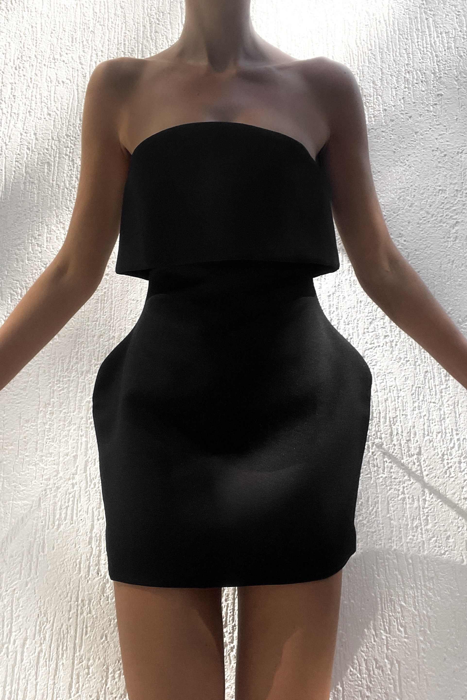 Siyah Heykel Form Mini Elbise