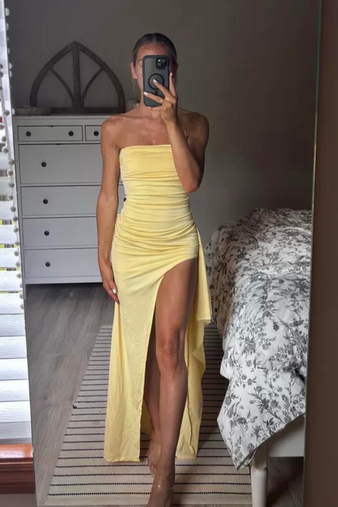 Straplez Yırtmaç Detaylı Uzun Elbise - Sarı 