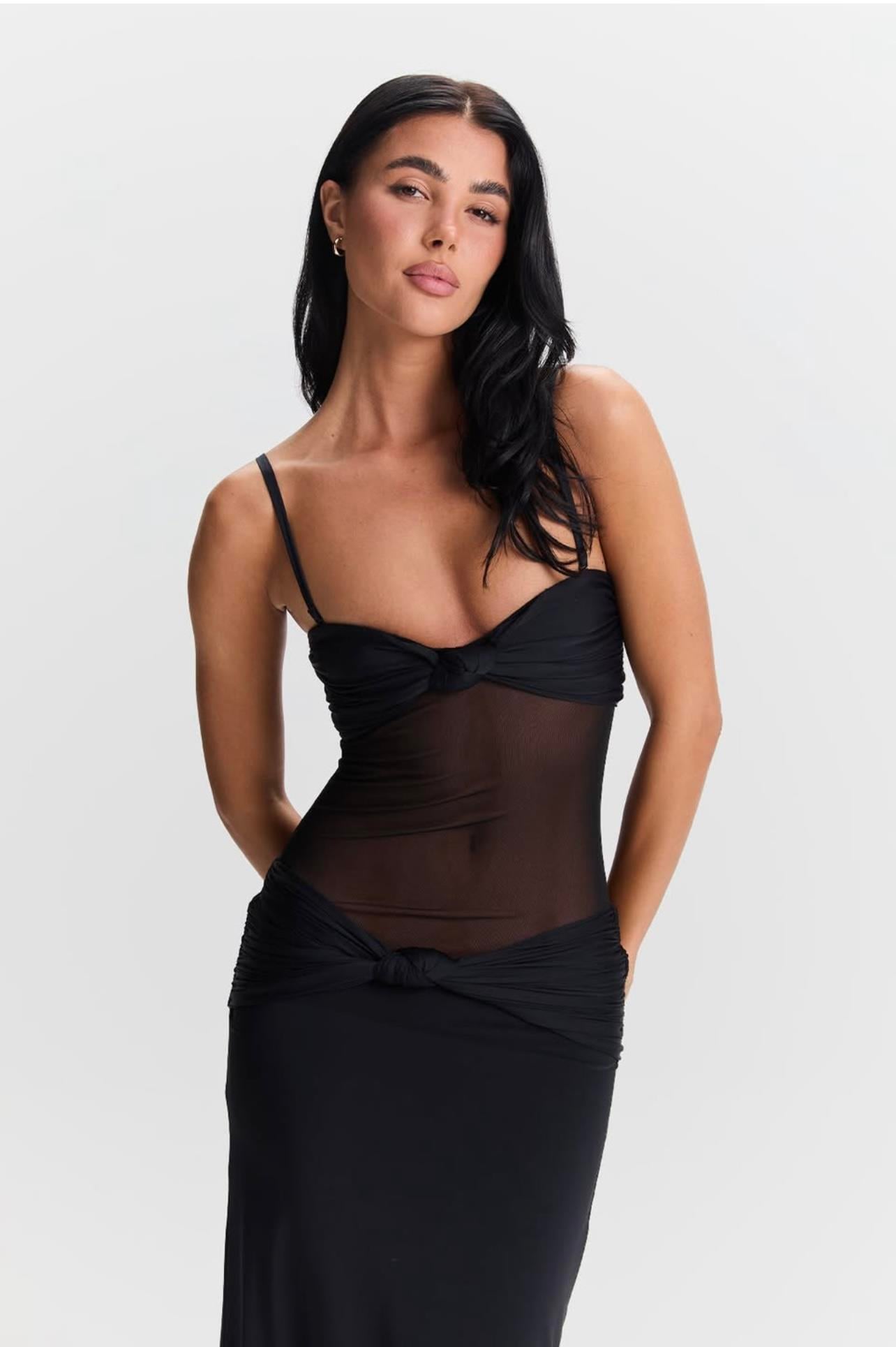 Transparan Detaylı Siyah Elbise