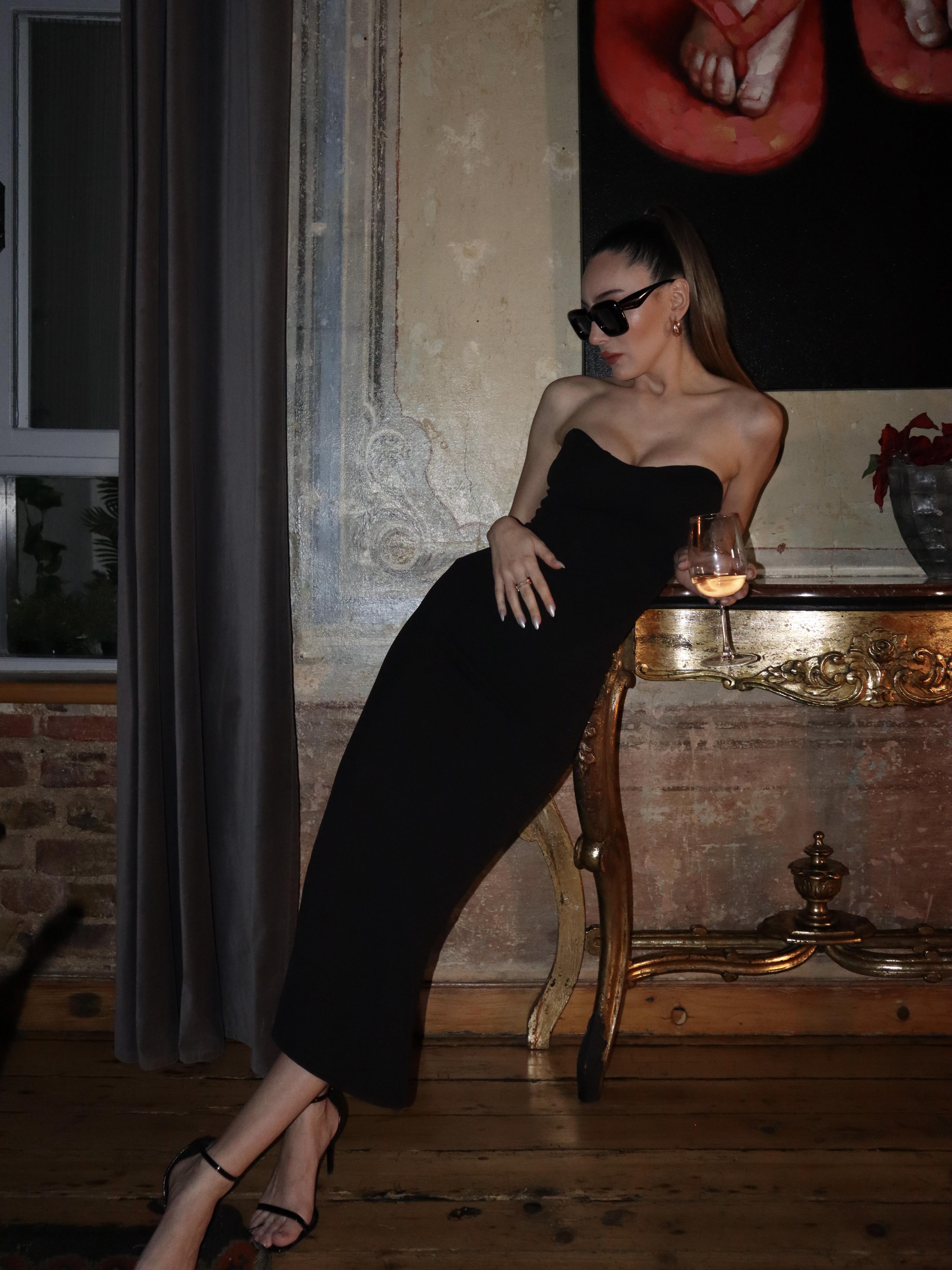 V Yaka Straplez Uzun Elbise