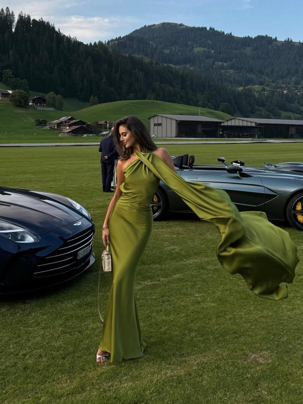 Sırt Dekolteli Şal Detaylı Saten Elbise - Yeşil