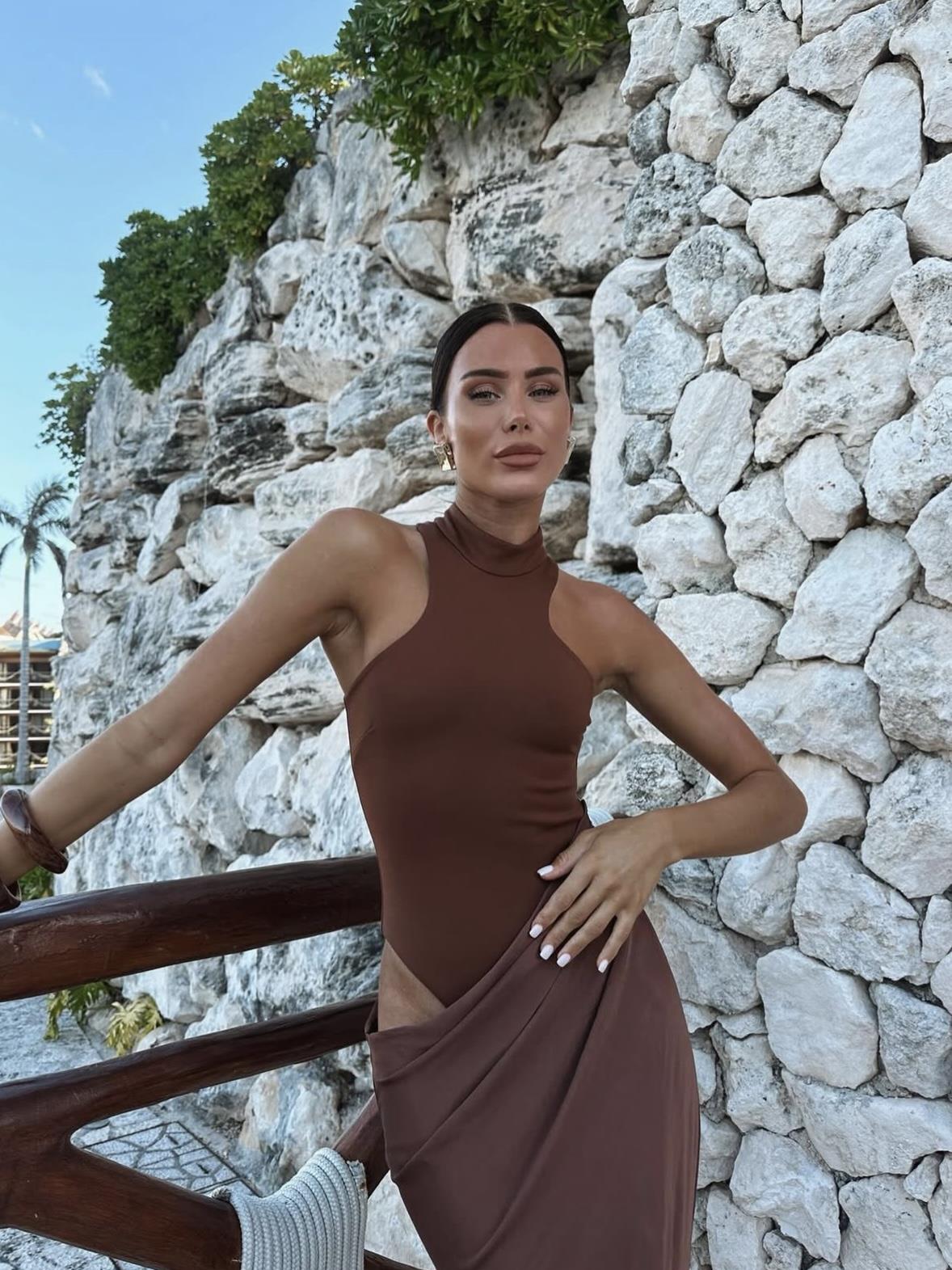 Yüksek Yaka Saten Drapeli Elbise