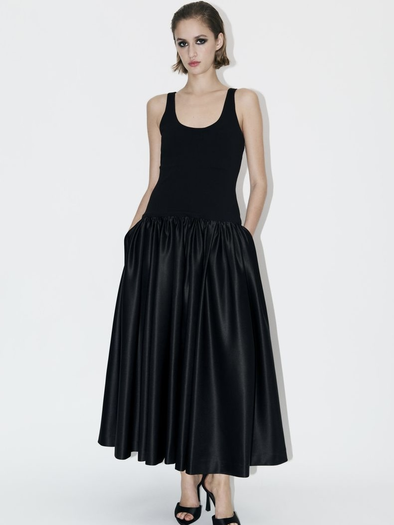 Yuvarlak Yaka Völümlü Etek Formlu Midi Elbise