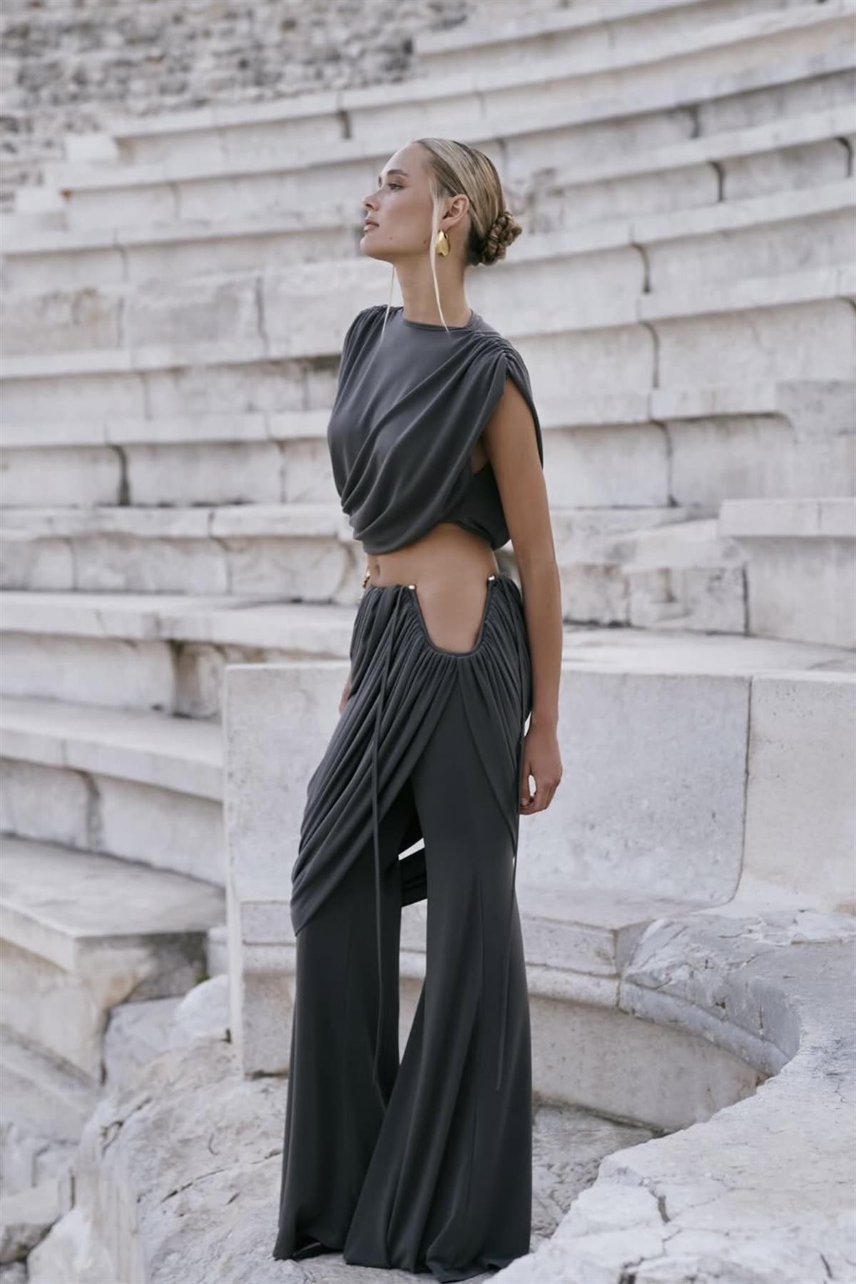 Asimetrik Drapeli Cut-Out Takım