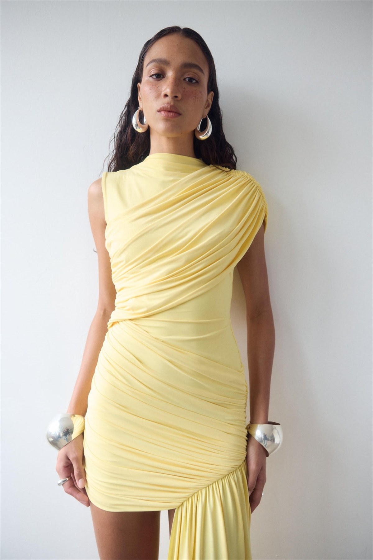 Asimetrik Drapeli Kuyruklu Elbise - Sarı