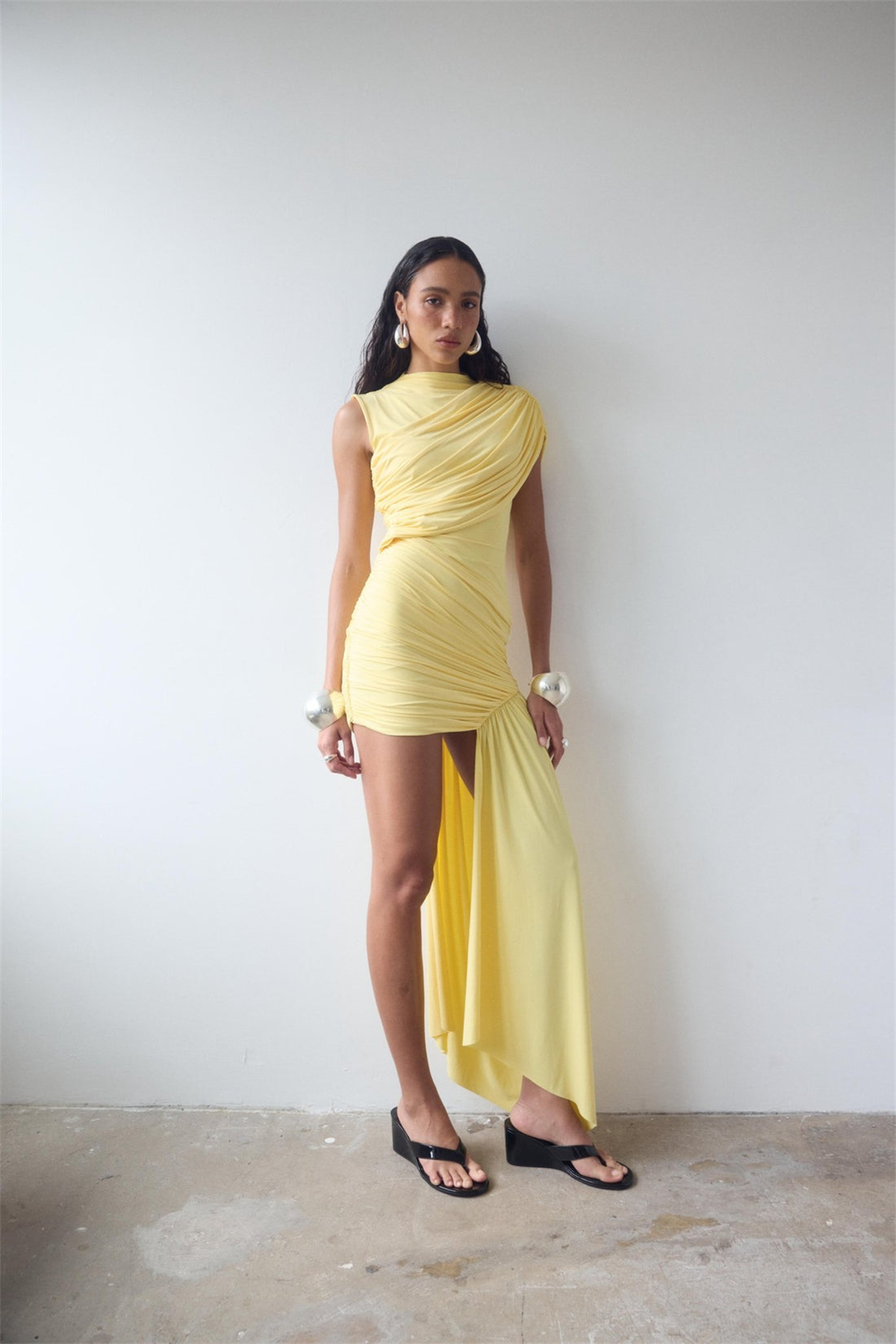 Asimetrik Drapeli Kuyruklu Elbise - Sarı