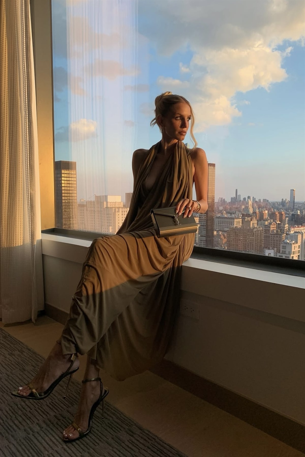 Asimetrik Kesim Drapeli Midi Elbise