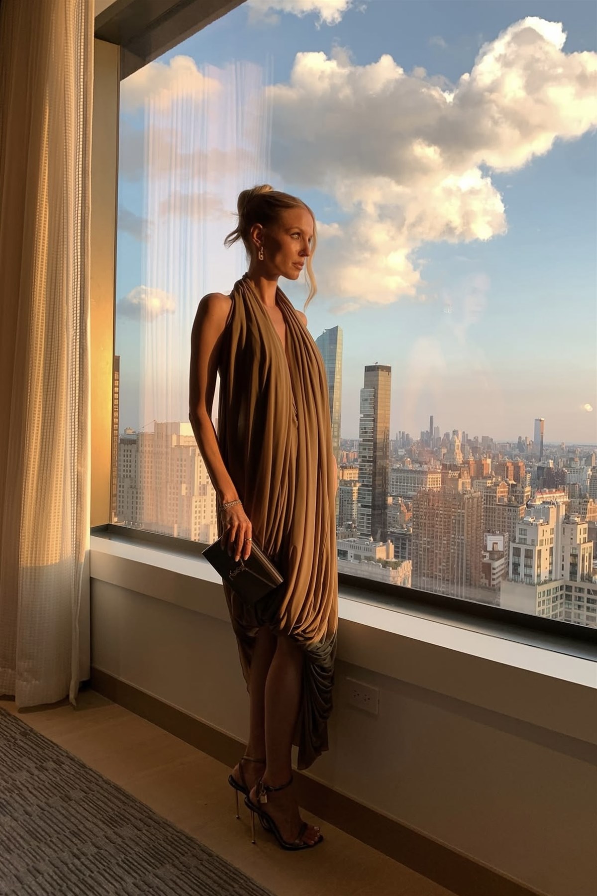 Asimetrik Kesim Drapeli Midi Elbise