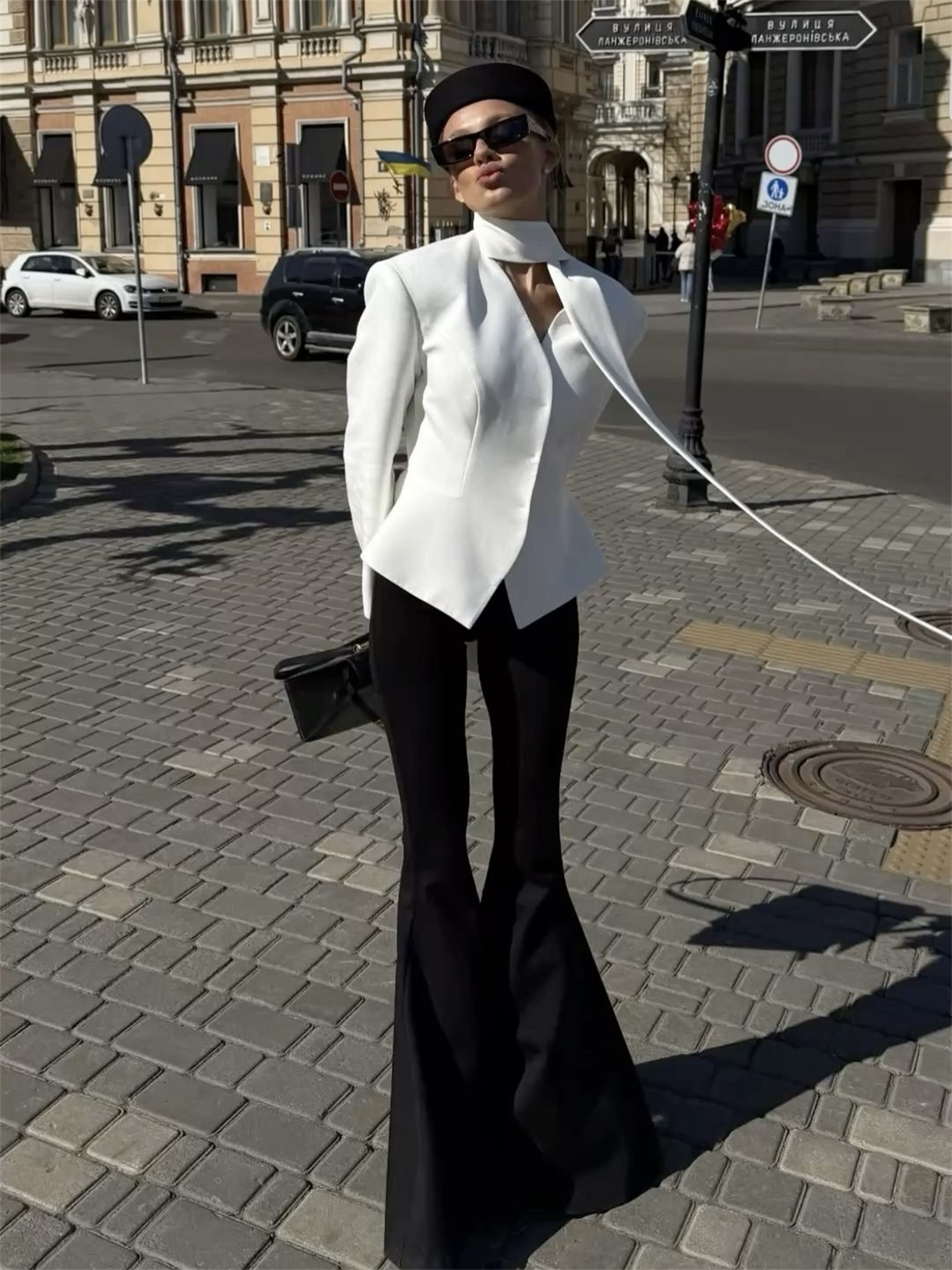 Belden Oturan Fular Detaylı Blazer Ceket