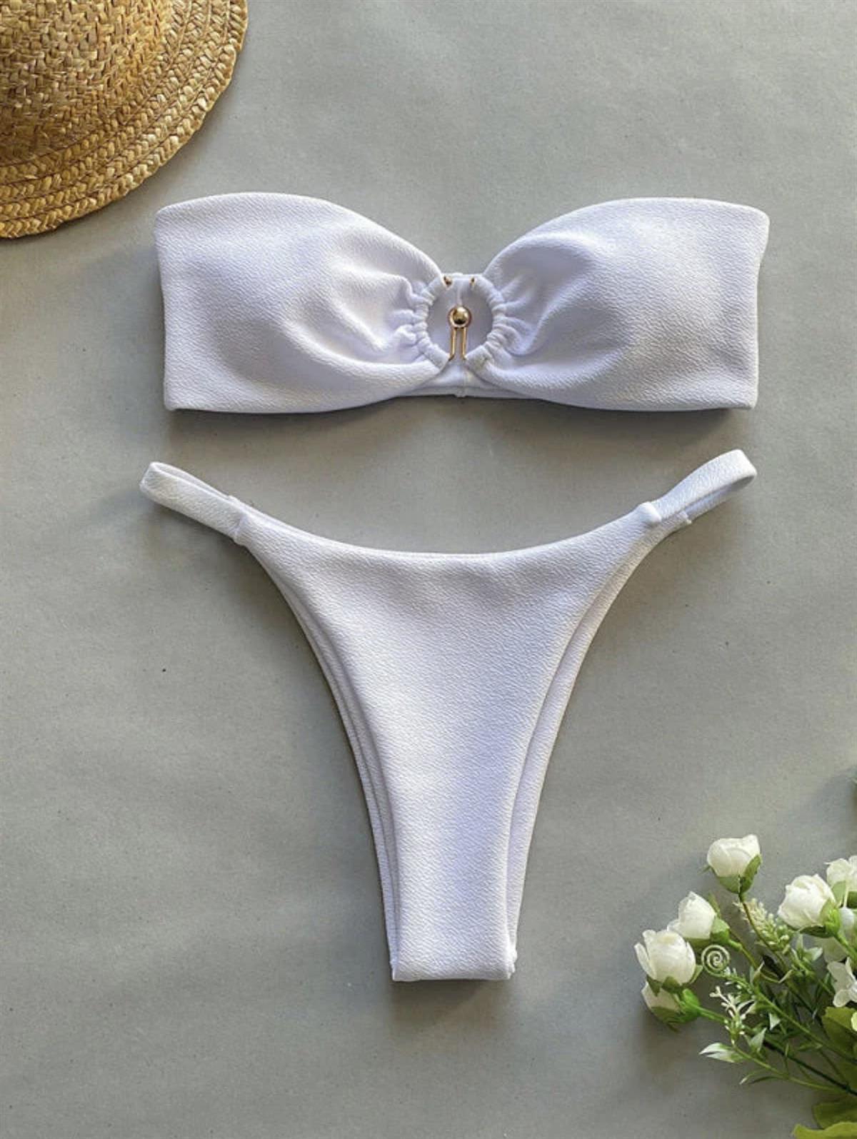 Beyaz Gold Metal Detaylı Bikini Takımı
