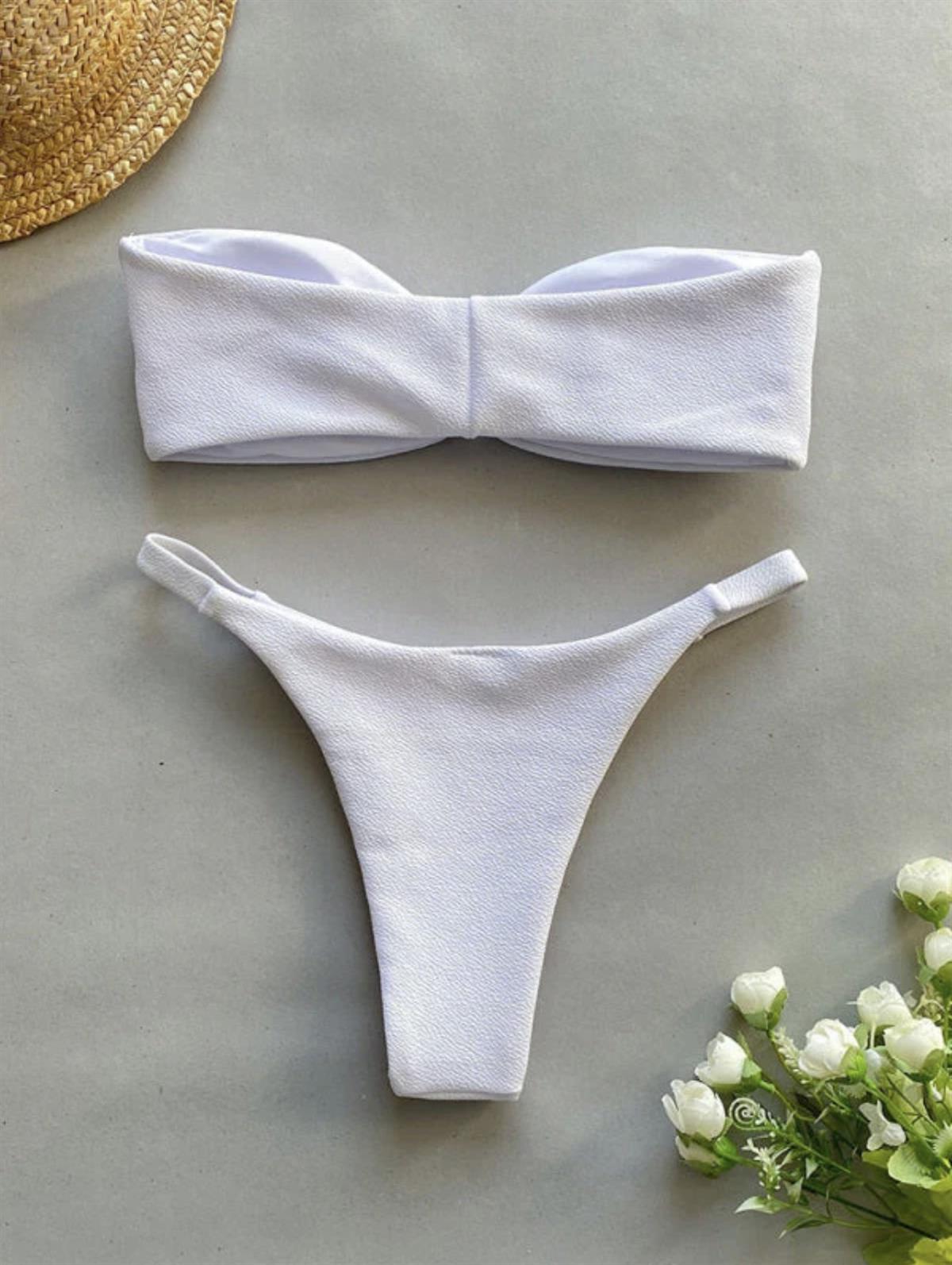 Beyaz Gold Metal Detaylı Bikini Takımı