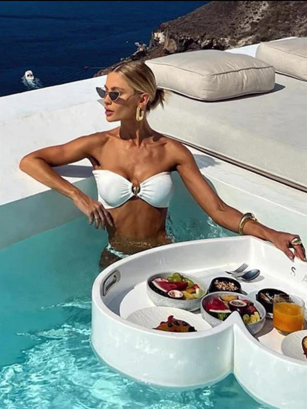 Beyaz Gold Metal Detaylı Bikini Takımı