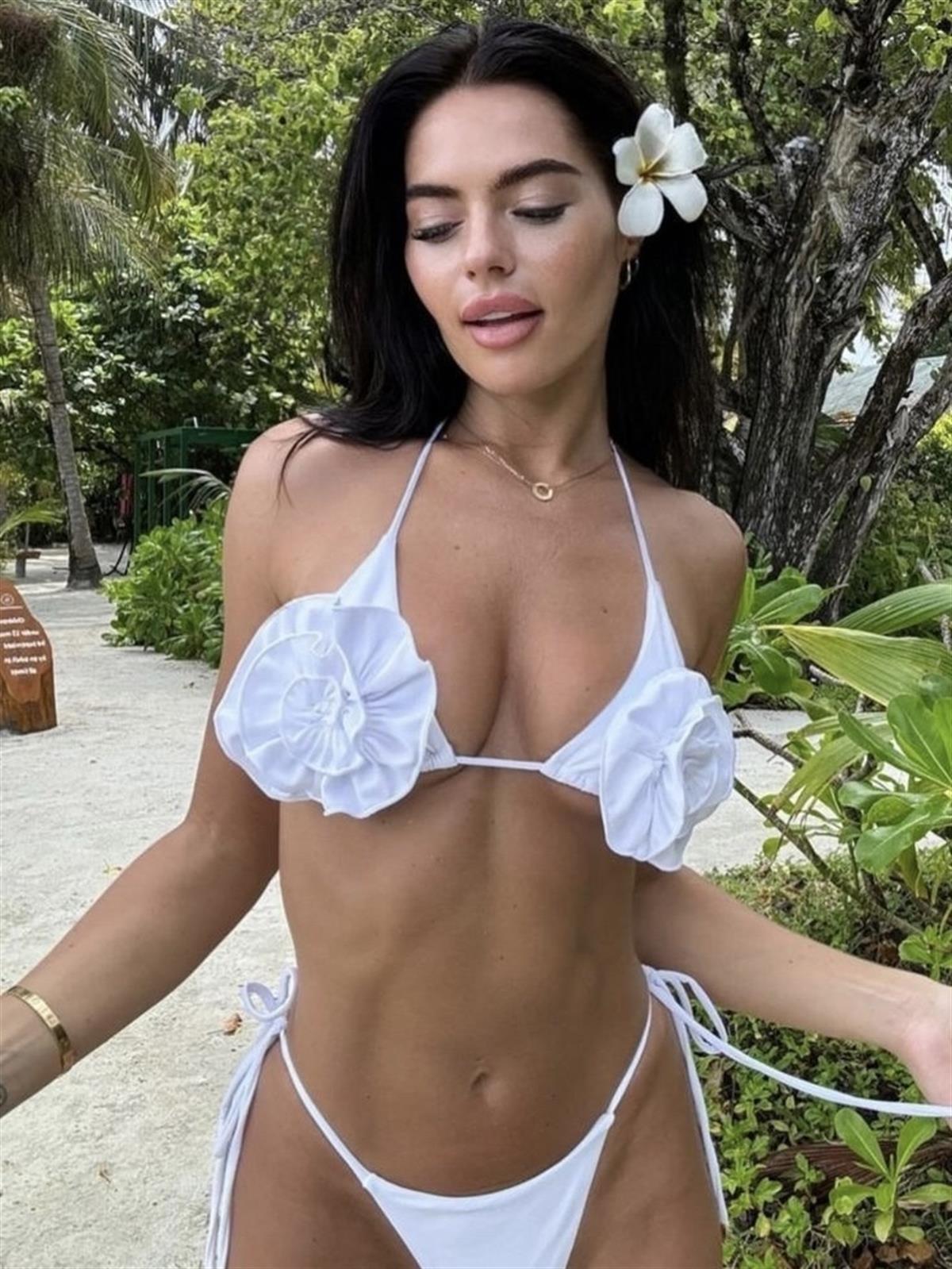 Beyaz Gül Detaylı Bikini Takımı