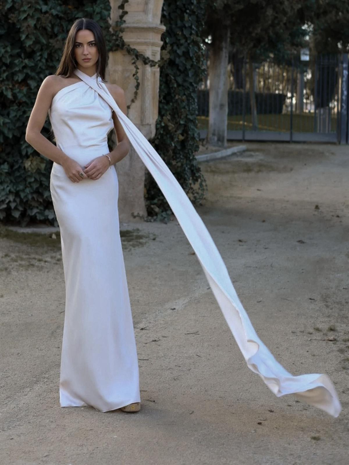 Sırt Dekolteli Şal Detaylı Saten Elbise - Beyaz