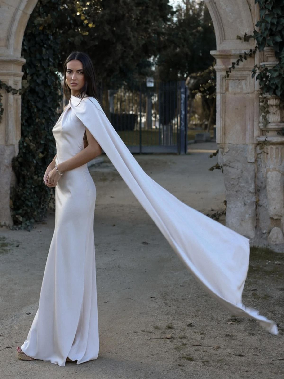 Sırt Dekolteli Şal Detaylı Saten Elbise - Beyaz