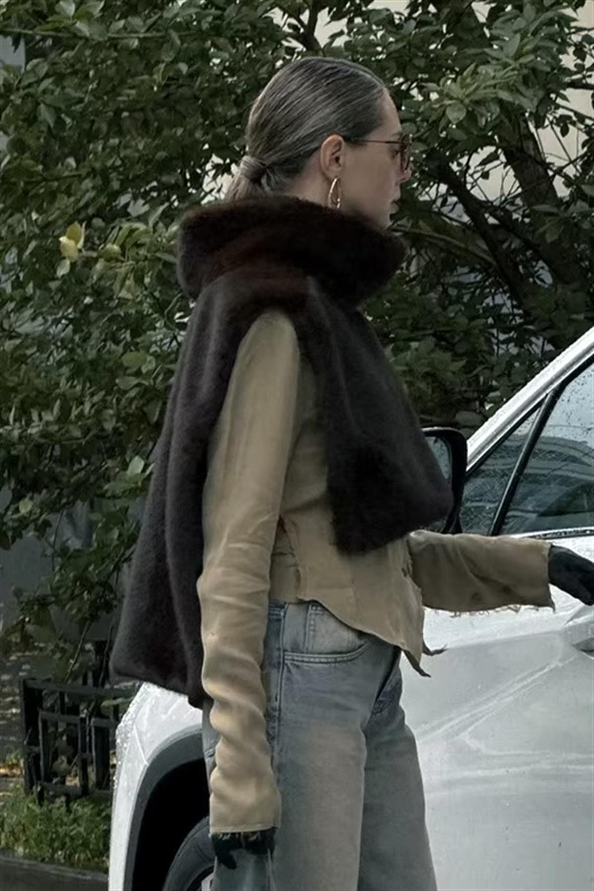 Boğazlı Suni Kürk Görünümlü Yelek - Kahverengi 