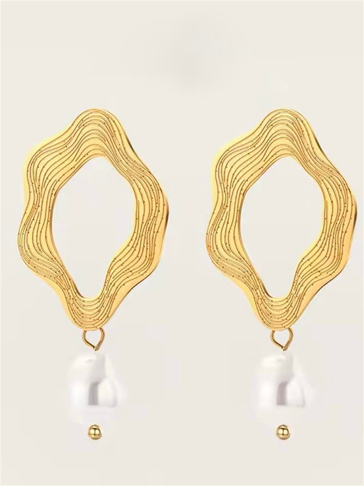 Dalgalı İnci Detaylı Küpe