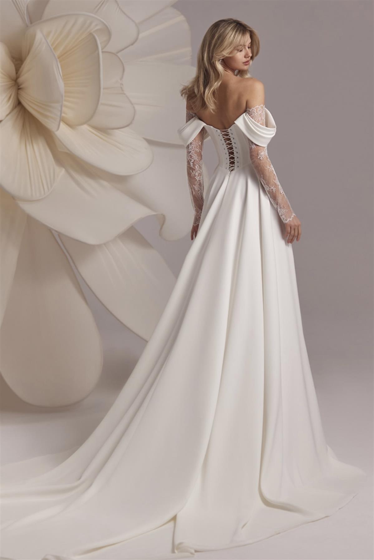 Dantel Detaylı Omzu Açık Korse Form Gelinlik