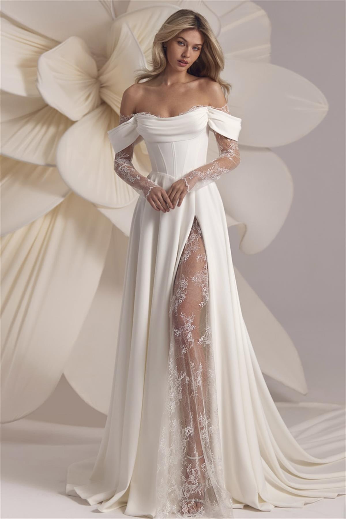 Dantel Detaylı Omzu Açık Korse Form Gelinlik