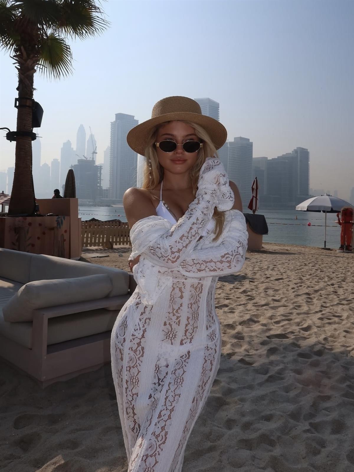 Dantel Detaylı Transparan Beyaz Elbise