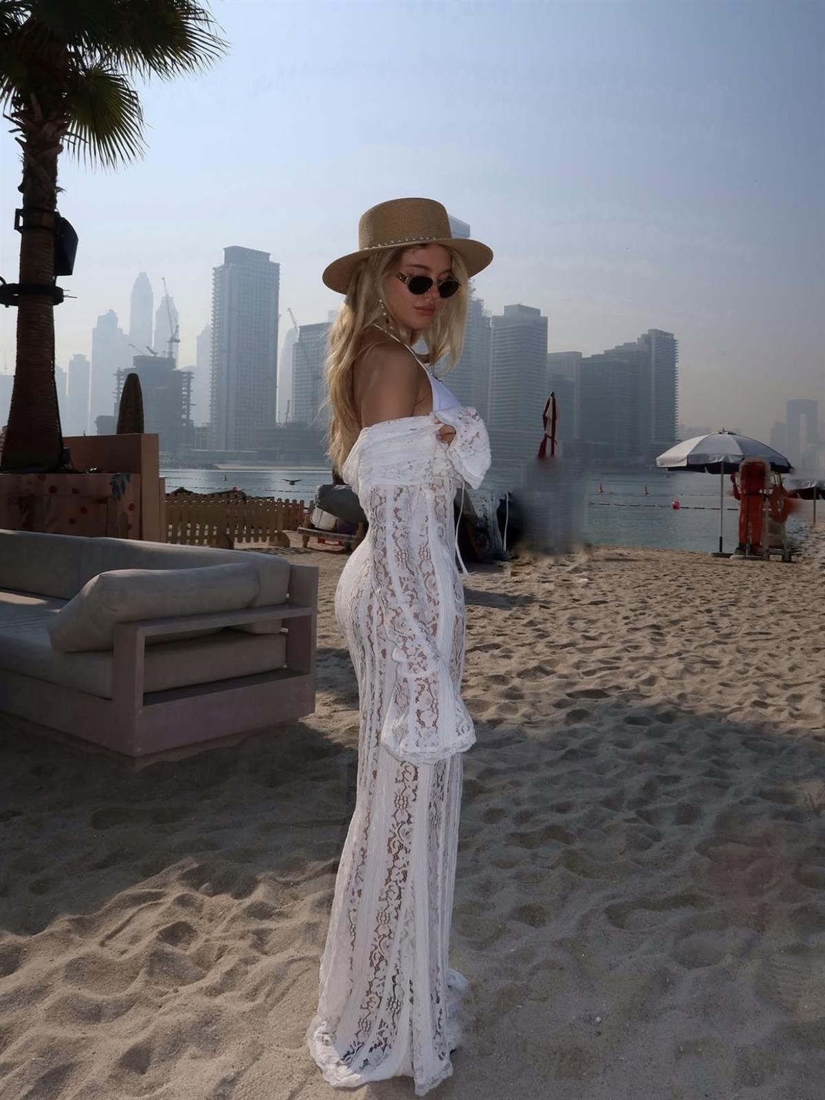 Dantel Detaylı Transparan Beyaz Elbise