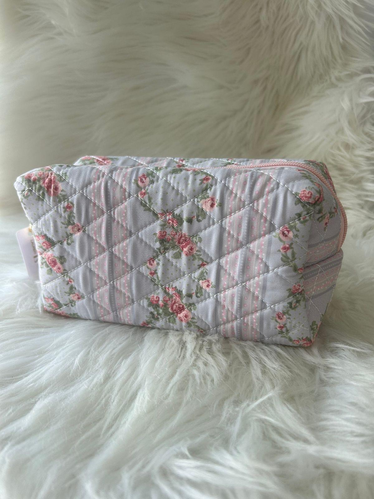 Desenli Büyük Boy Makyaj Çantası