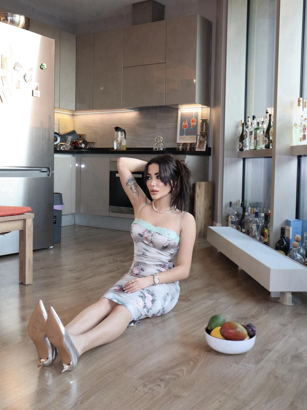 Desenli Dantel Detaylı Elbise