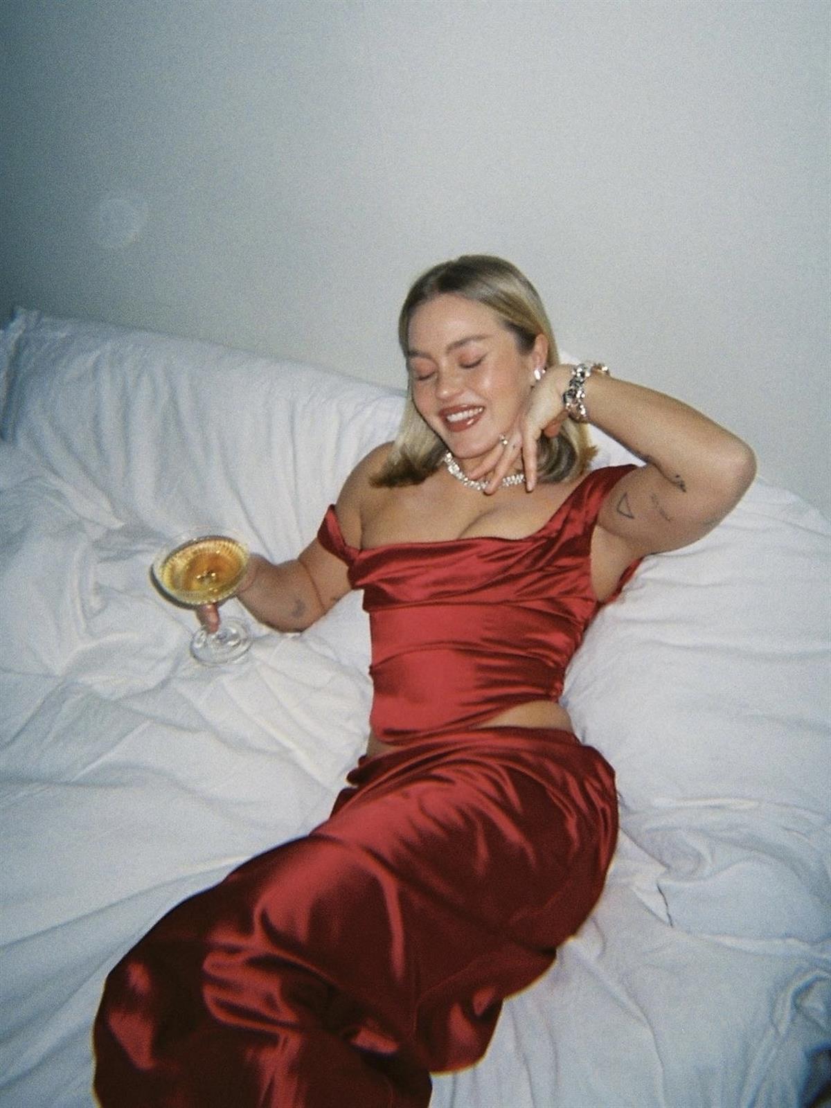 Drapeli Korse Büstiyerli Bordo Saten İkili Takım