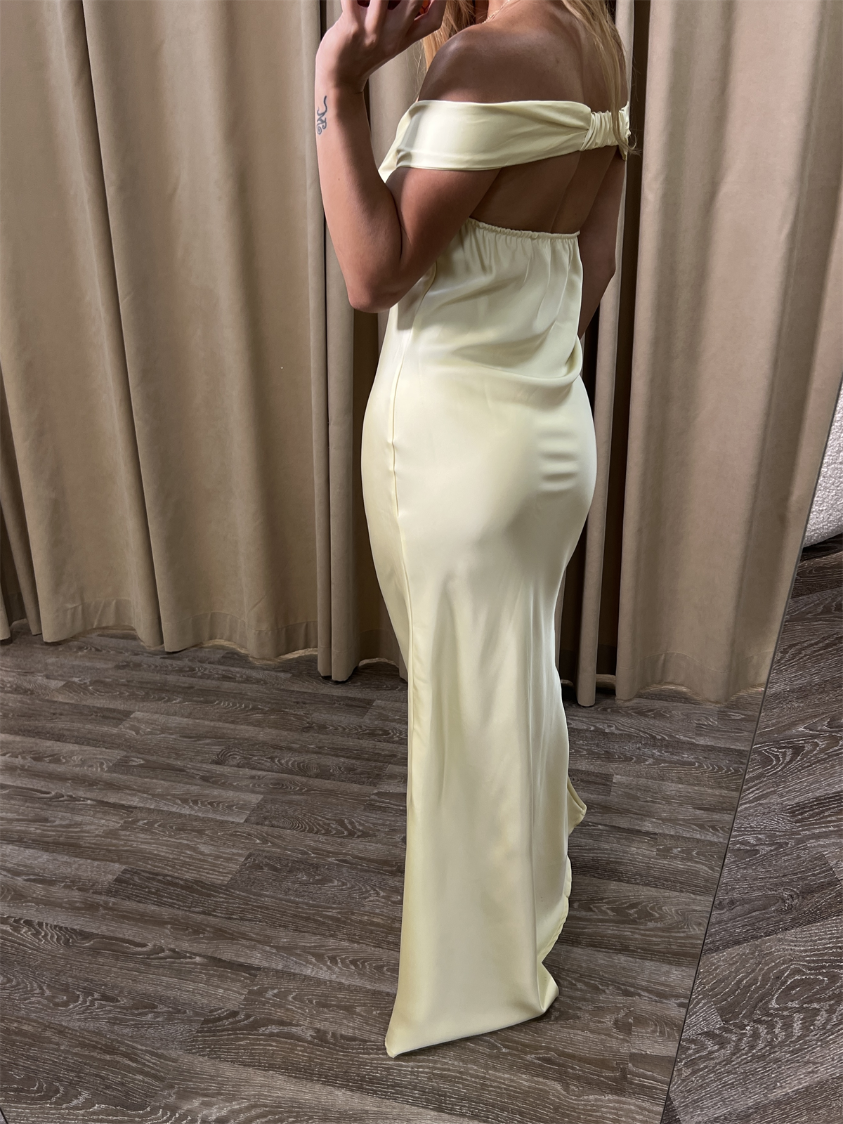 Düşük Omuz Saten Uzun Elbise - Butter Yellow