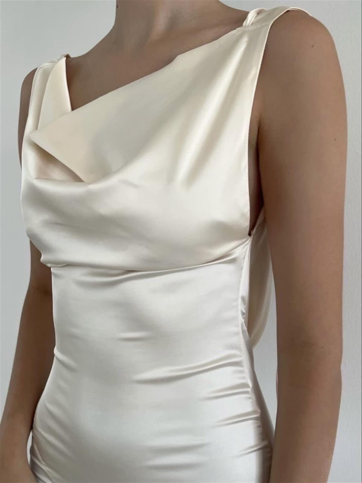 Ekru Saten Sırt Dekolteli Elbise