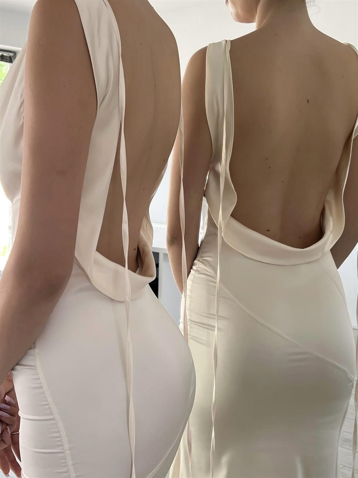 Ekru Saten Sırt Dekolteli Elbise