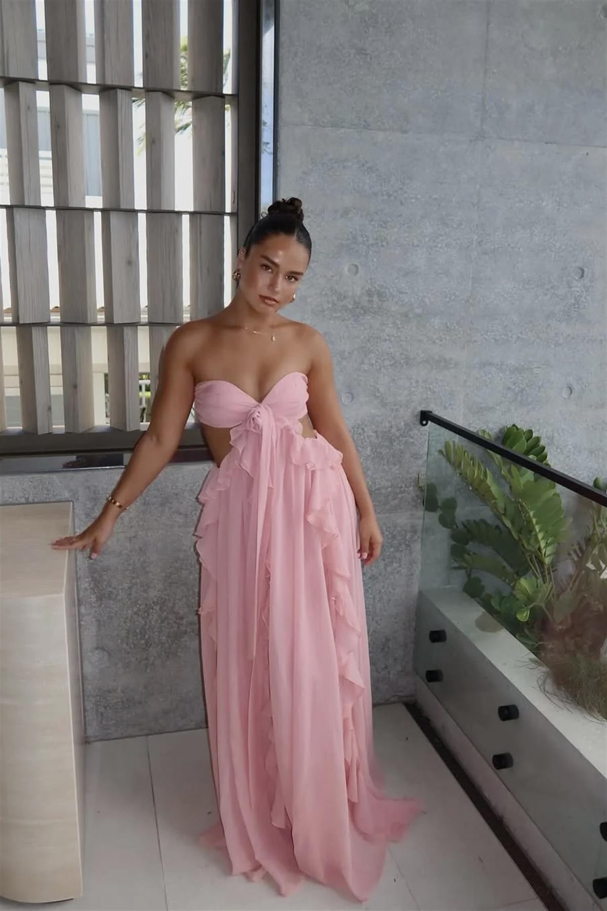 Fırfır Detaylı Straplez Cut-Out Maxi Elbise