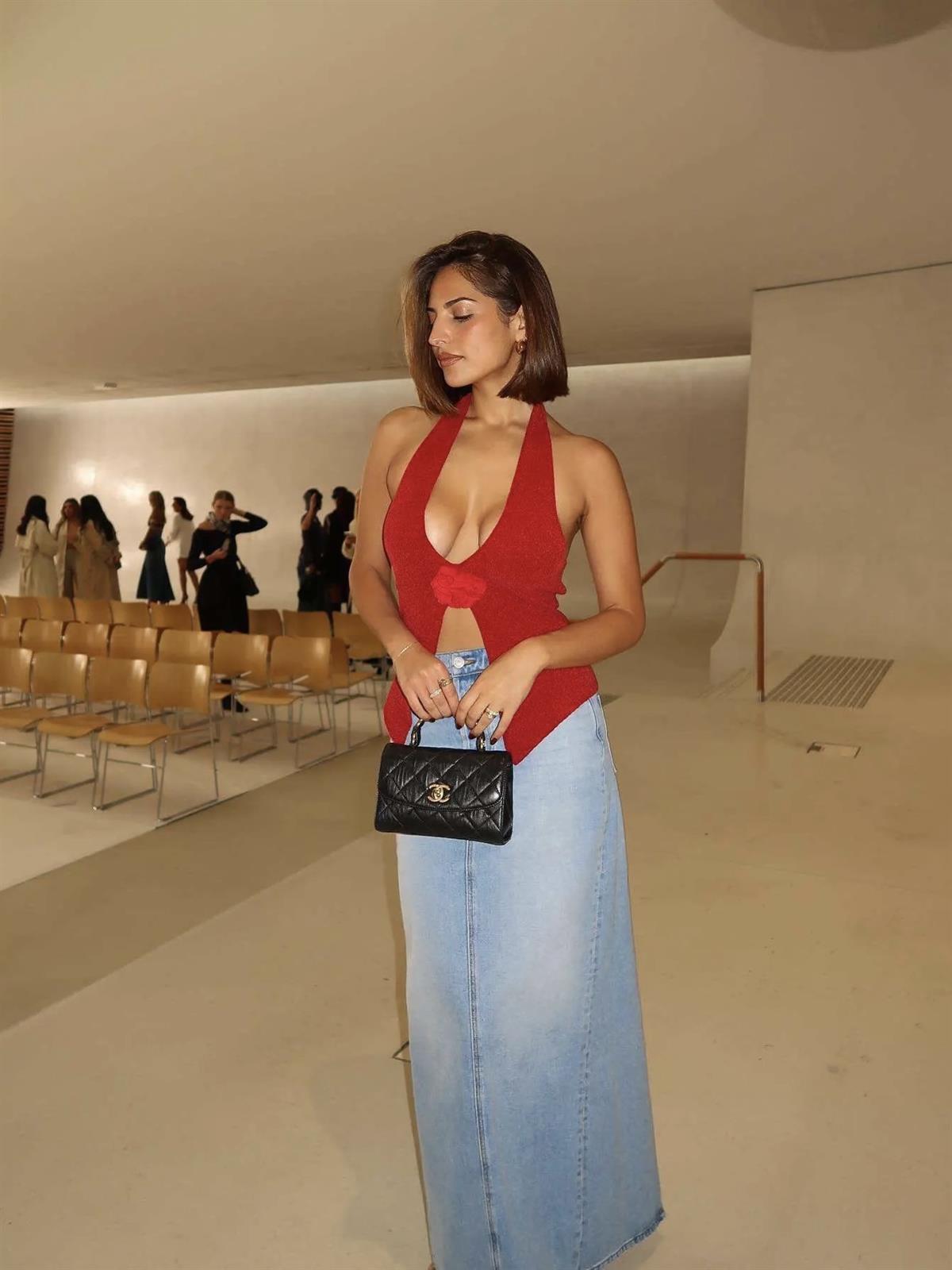 Gül Detaylı Kırmızı Örme Bluz