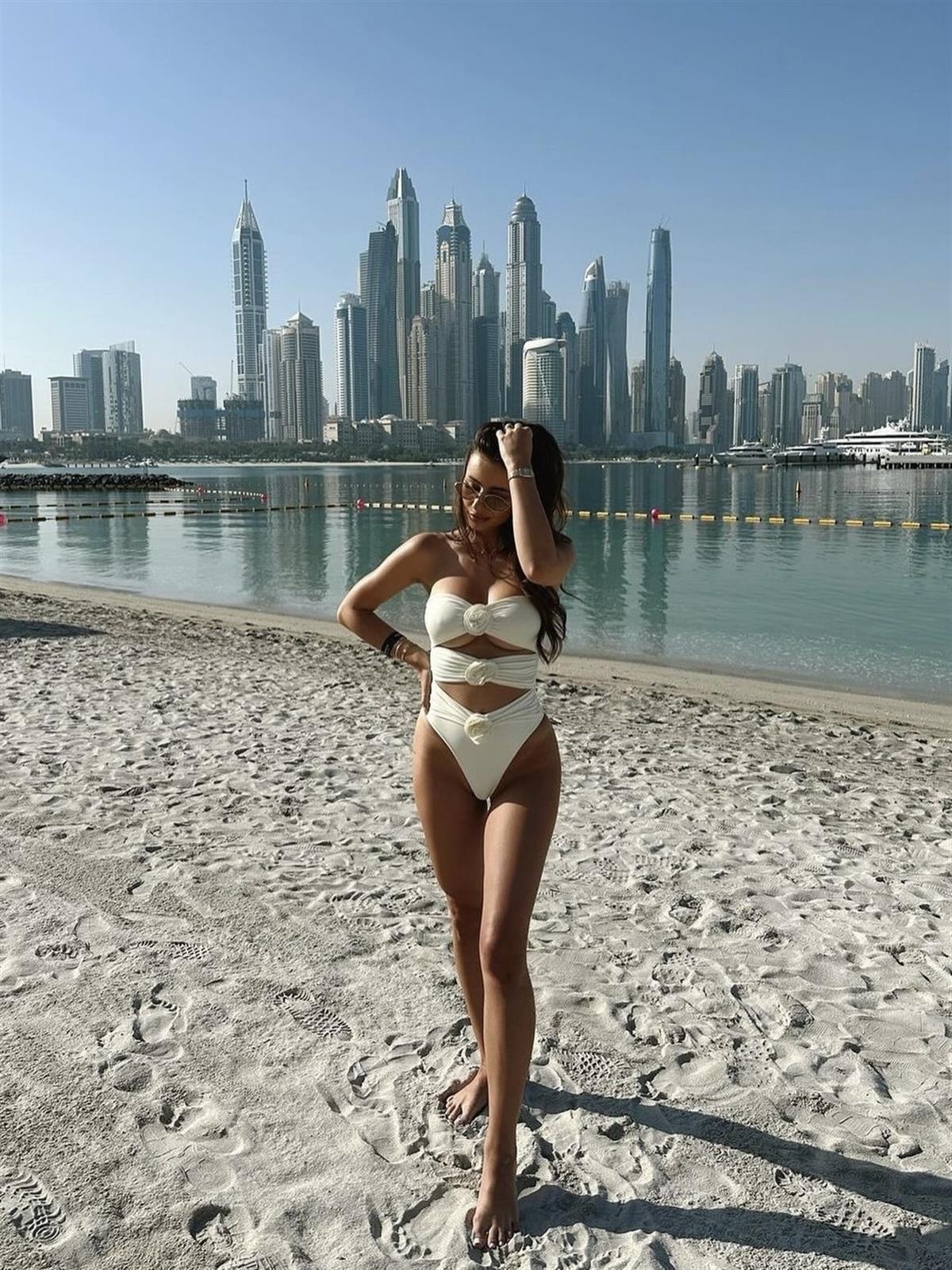 Gül Detaylı Straplez Etekli Bej Mayo