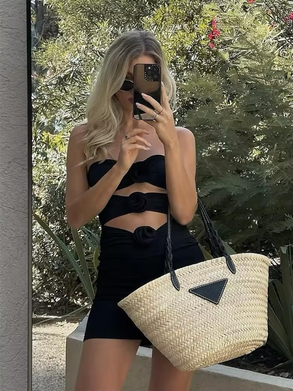 Gül Detaylı Straplez Siyah Etekli Mayo