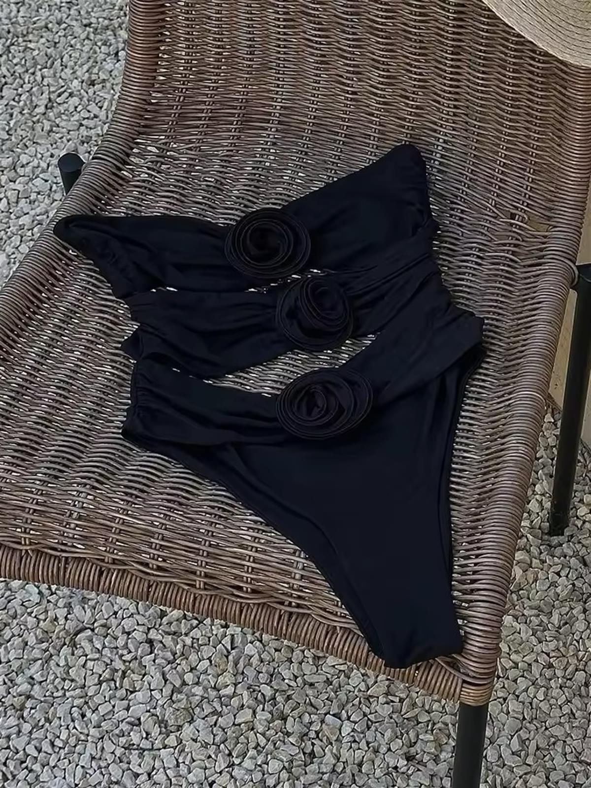 Gül Detaylı Straplez Siyah Etekli Mayo