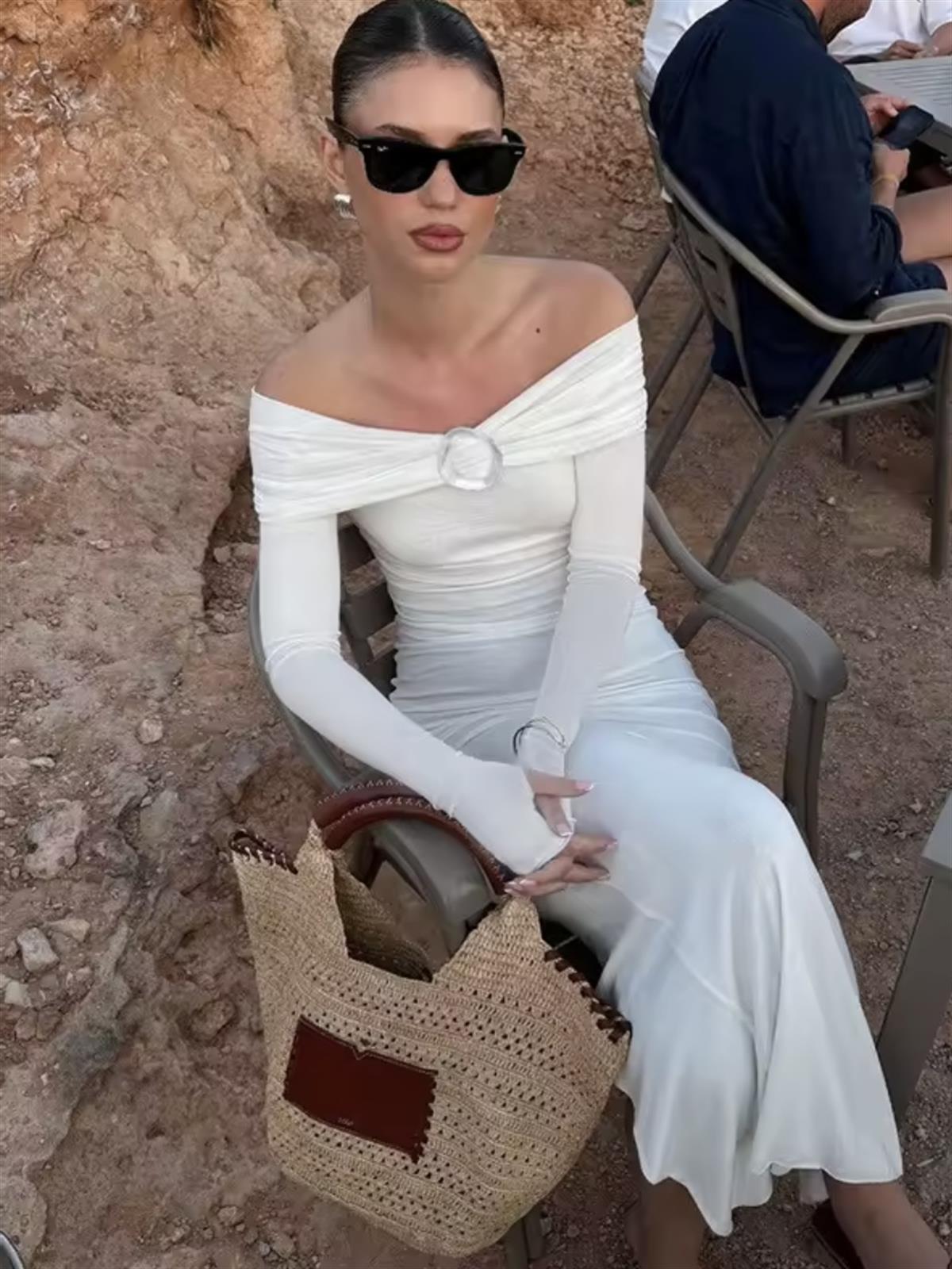 Halka Detaylı Uzun Kollu Beyaz Elbise