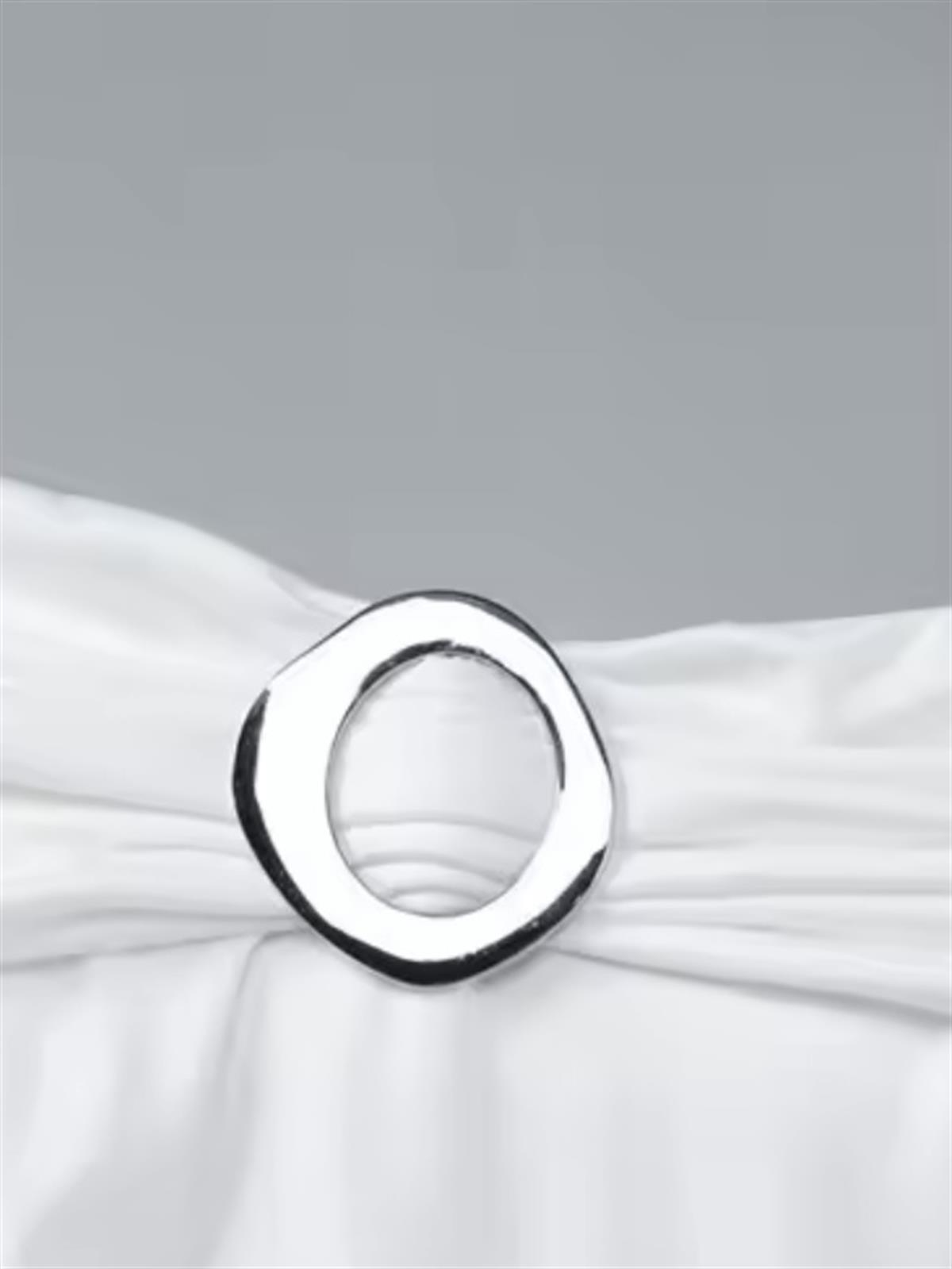 Halka Detaylı Uzun Kollu Beyaz Elbise