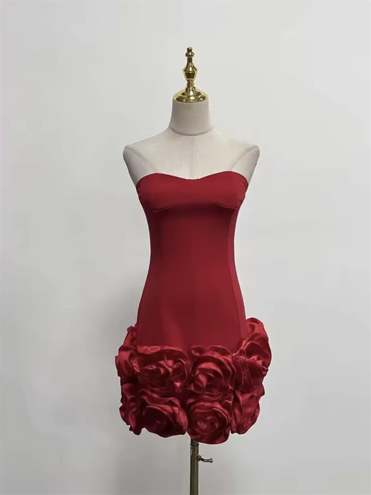 KIRMIZI GÜL APLİKELİ MİNİ ELBİSE