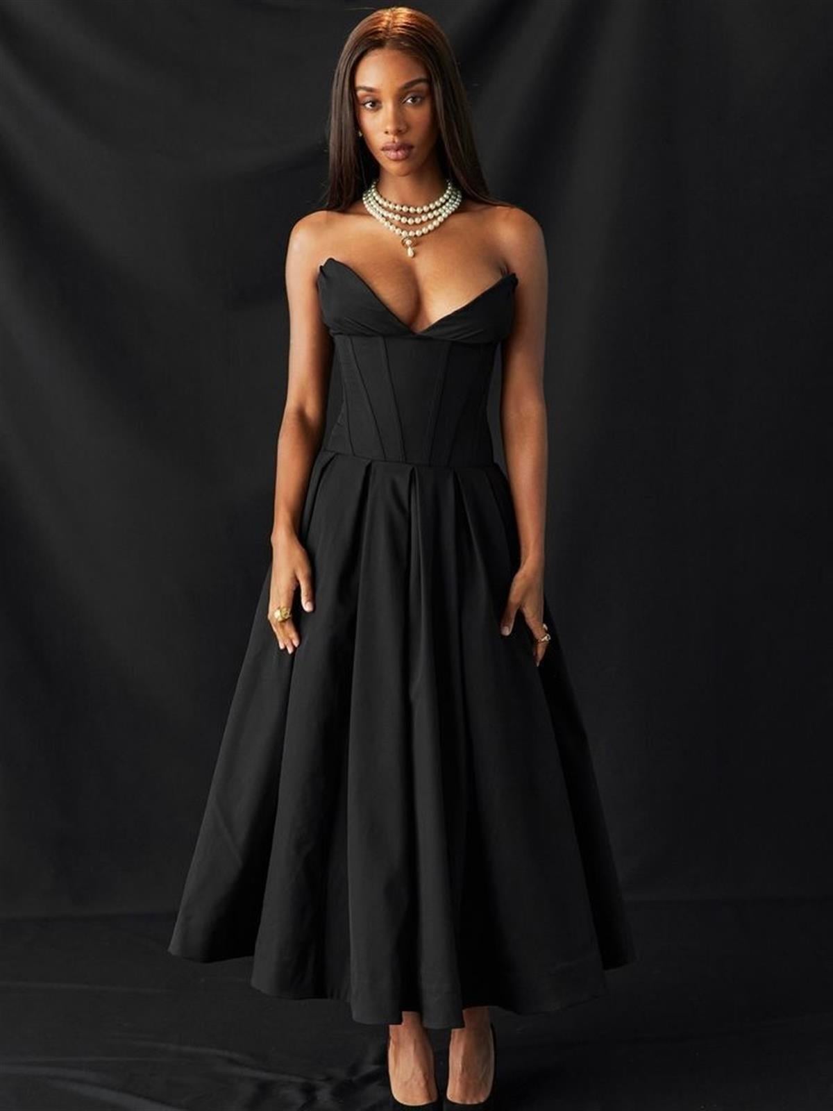 Korse Formlu Kalp Yaka Siyah Midi Elbise