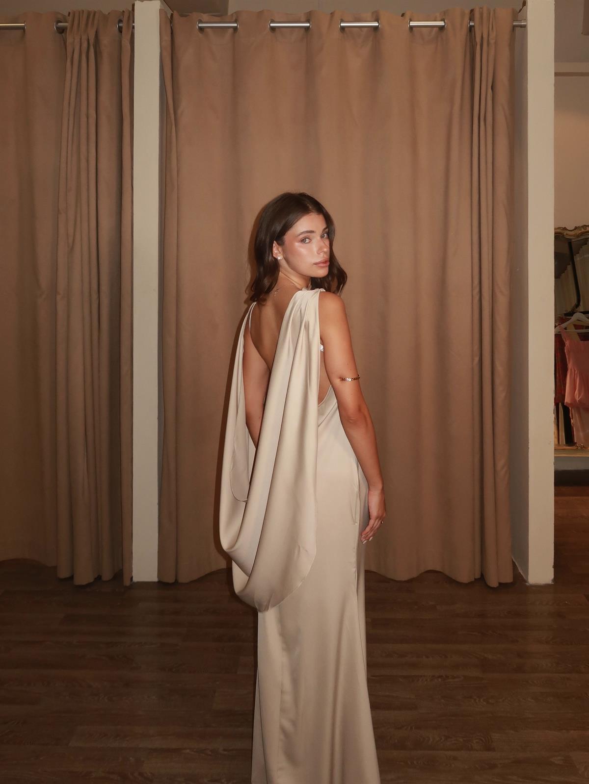 Krem Drapeli Pelerin Detaylı Uzun Elbise