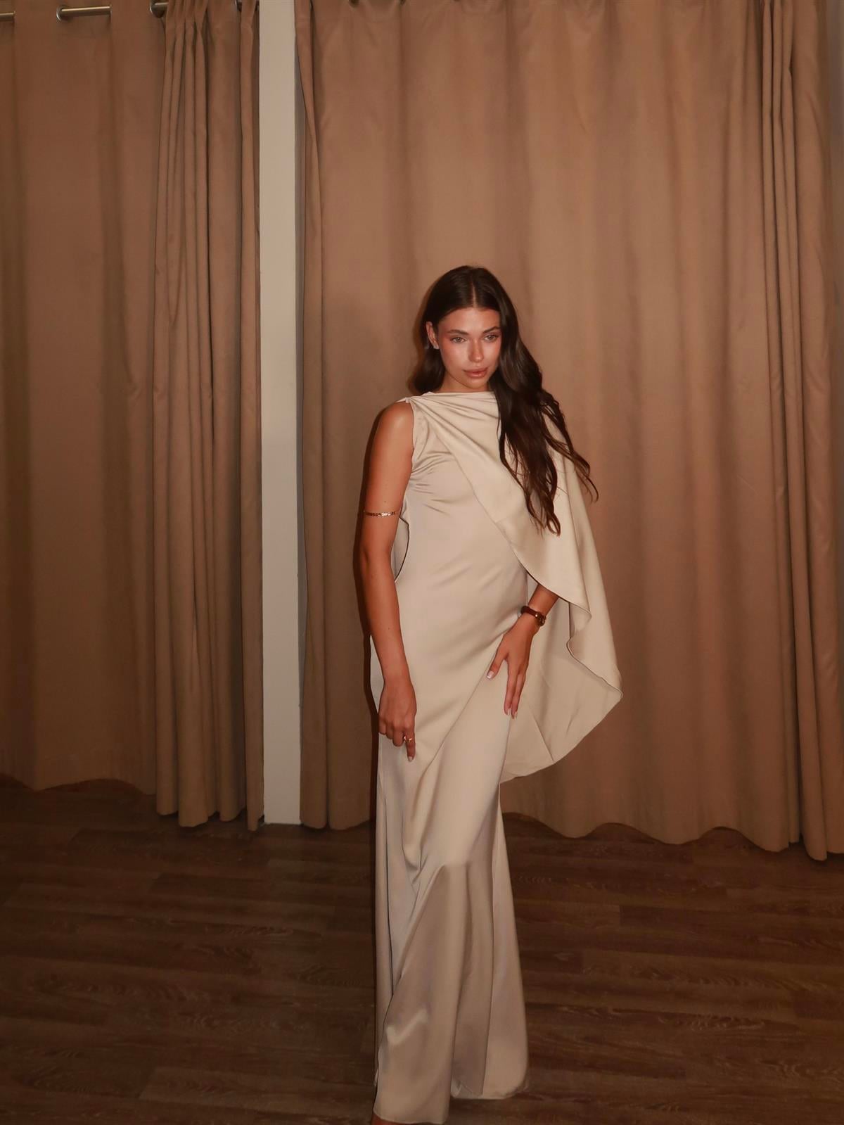 Krem Drapeli Pelerin Detaylı Uzun Elbise